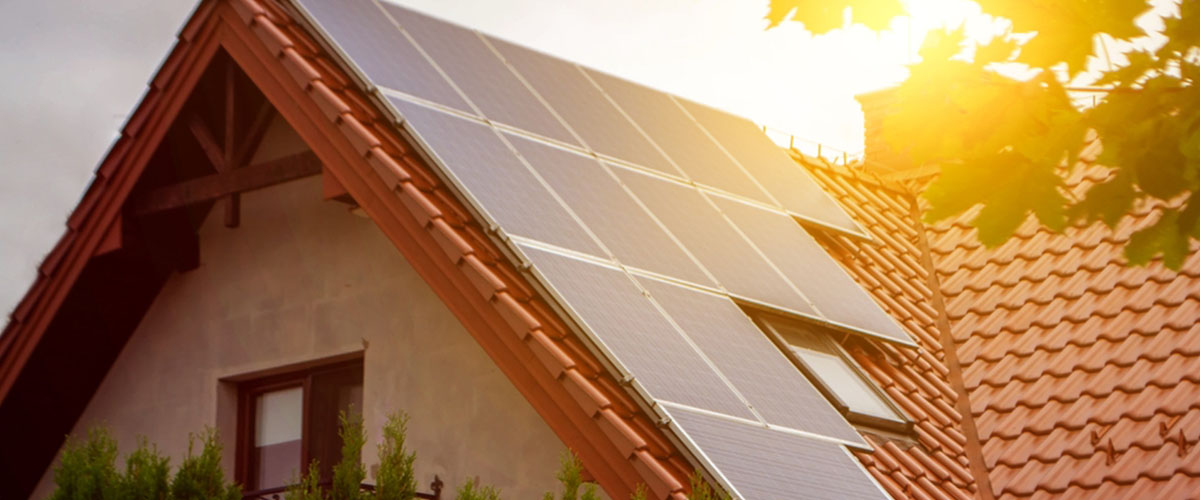 maison avec panneaux photovoltaïques